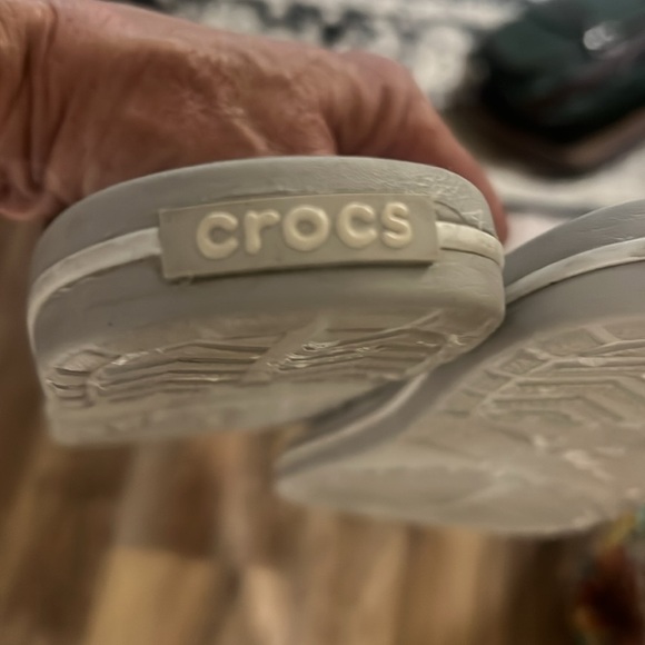 Crocs, iconic comfort, flip-flops, gray women’s 9 very good condition - Picture 8 of 10